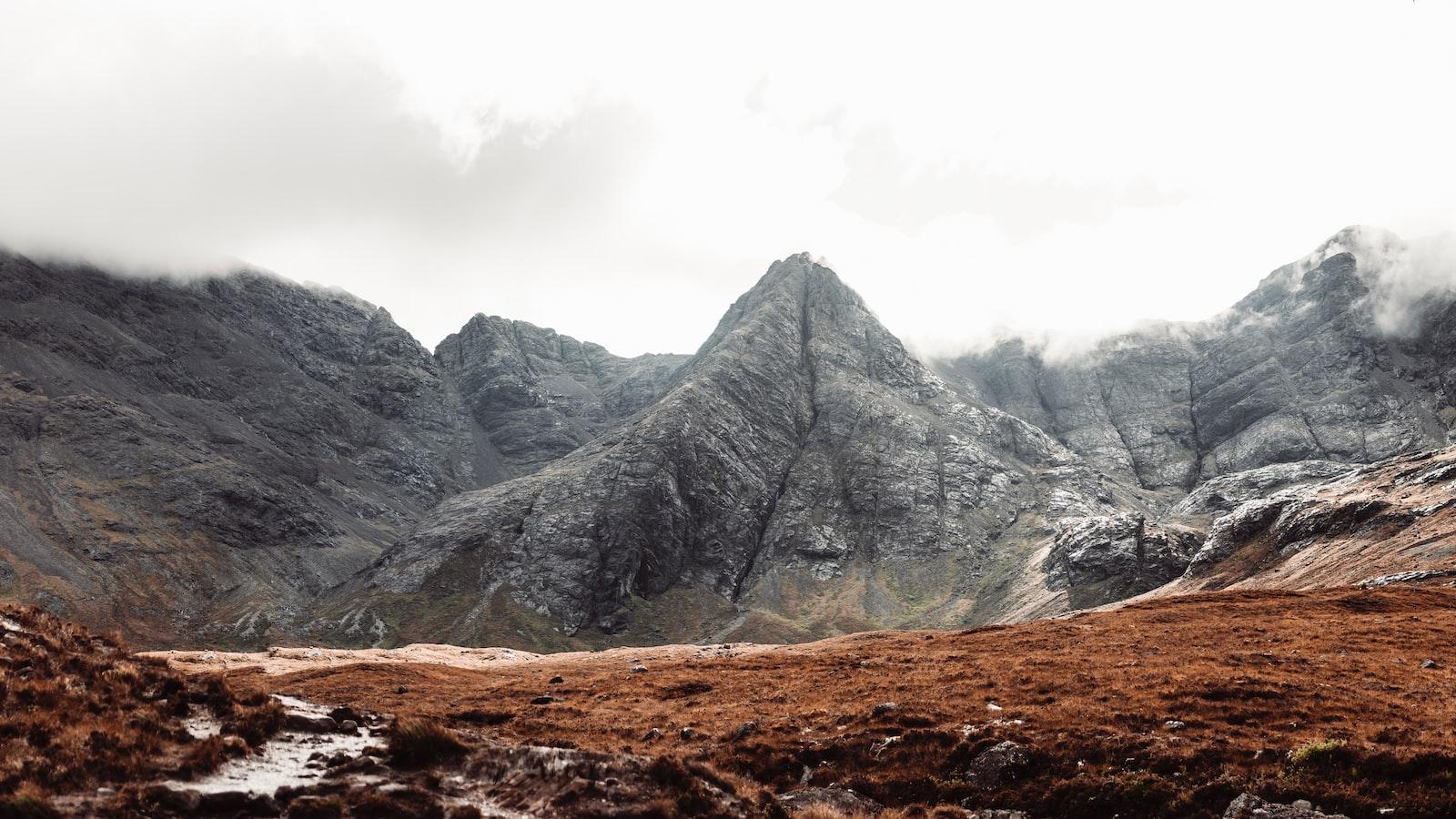 Die landschaftliche Schönheit der Isle of Skye: Entdecken Sie atemberaubende Naturkulissen