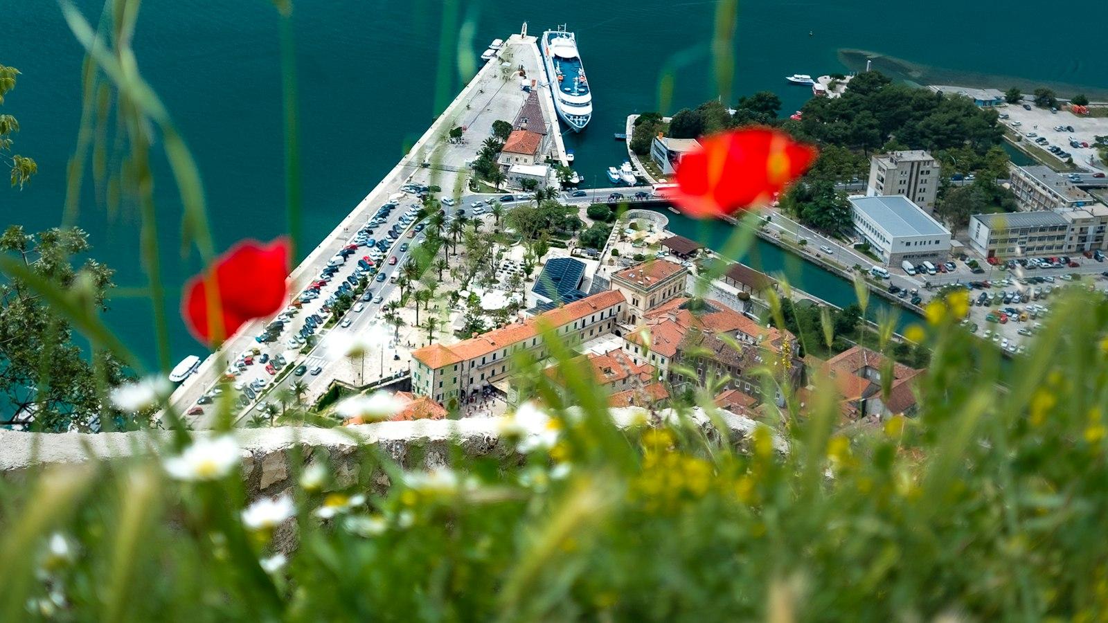 Kotor, Montenegro: Eine atemberaubende historische Stadt am⁤ Wasser